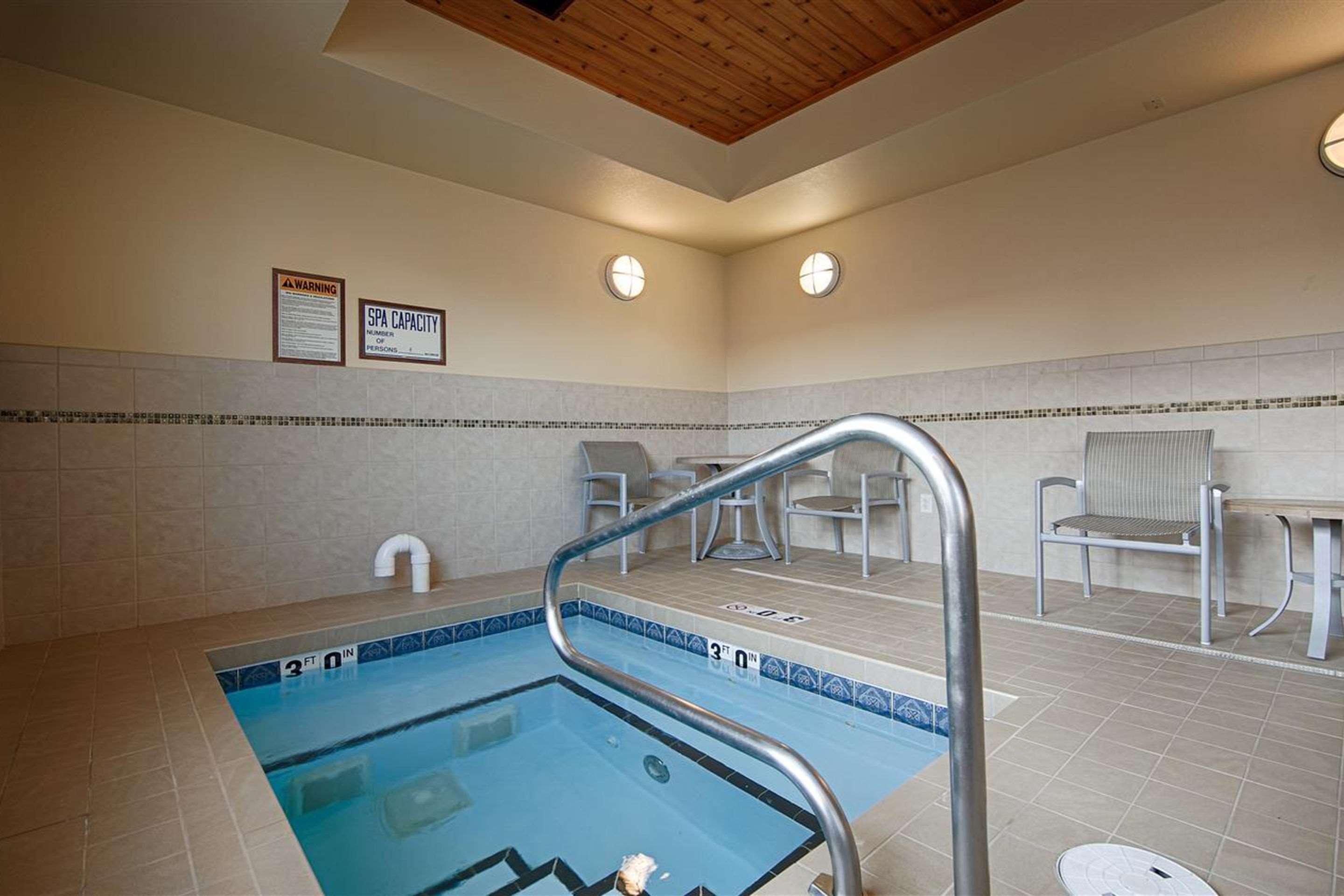 Heritage Hotel And Suites Dickinson Konforlar fotoğraf